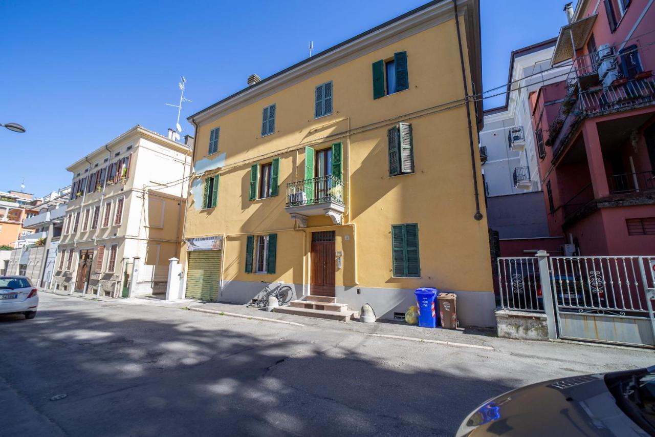 Armadillo House - Elegante Casa Vacanza A Parma Exterior photo